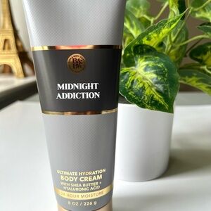 Bath & Body works- Midnight Addiction Body Cream. NWT